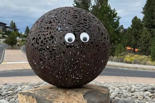 Funny Eyes on City Art