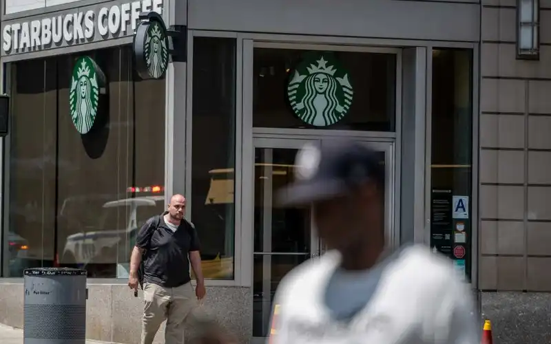 Starbucks Announces Store Closures and Job Cuts