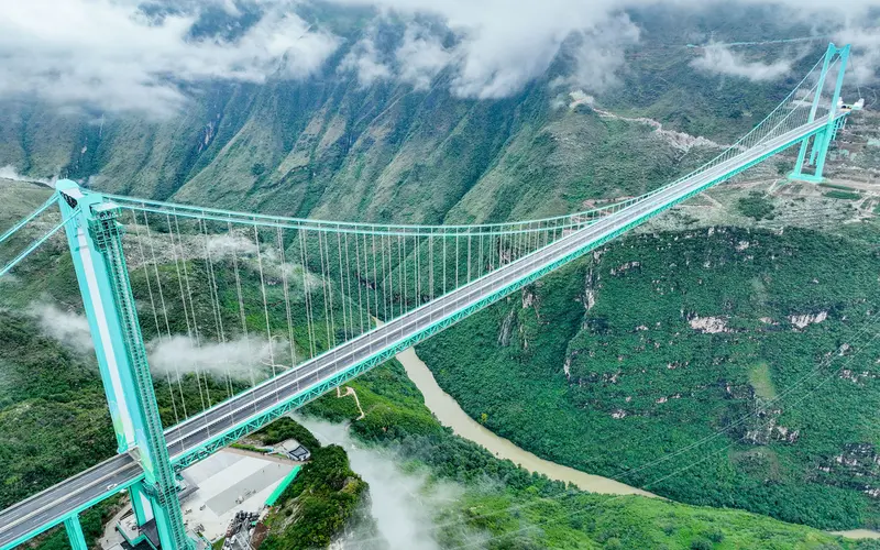 World's Highest Bridge Opens in China