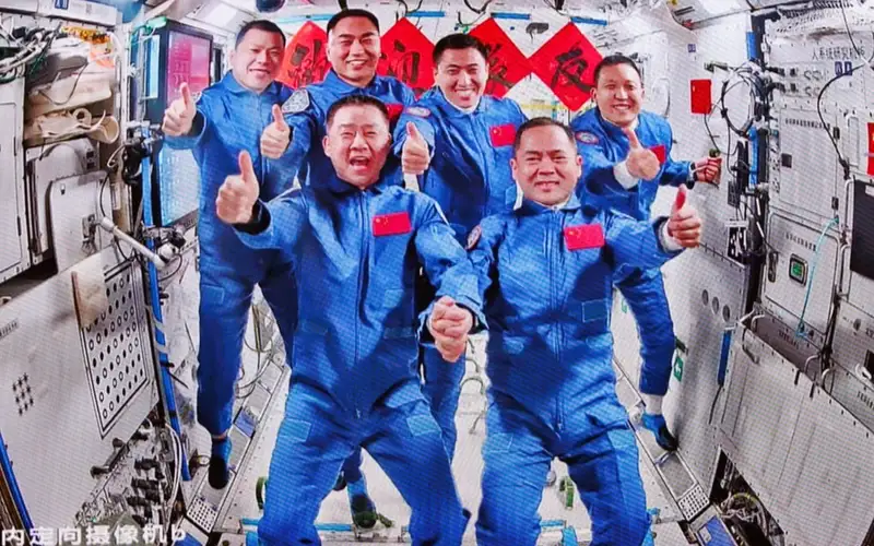 Chinese Astronauts' Return Delayed Due to Possible Spacecraft Damage