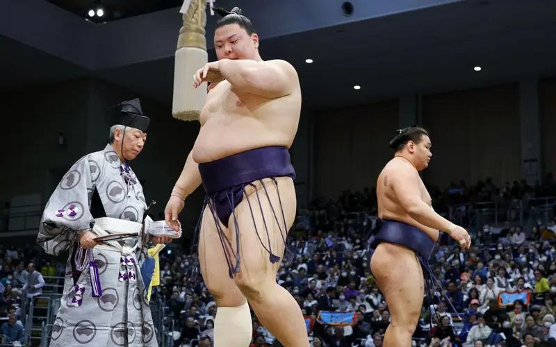 Japan's First Female PM Faces Sumo Ring Taboo
