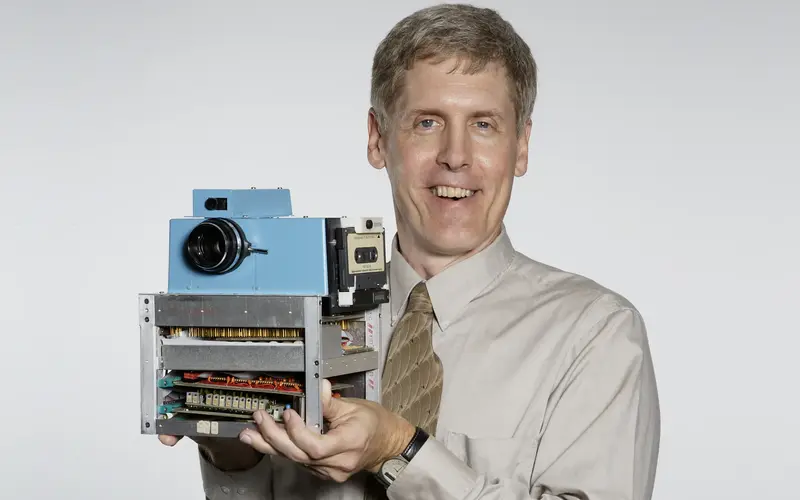 The First Handheld Digital Camera: A Revolutionary Invention