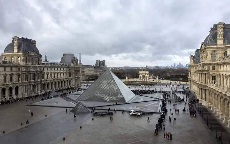 Water Leak at Louvre Damages Books