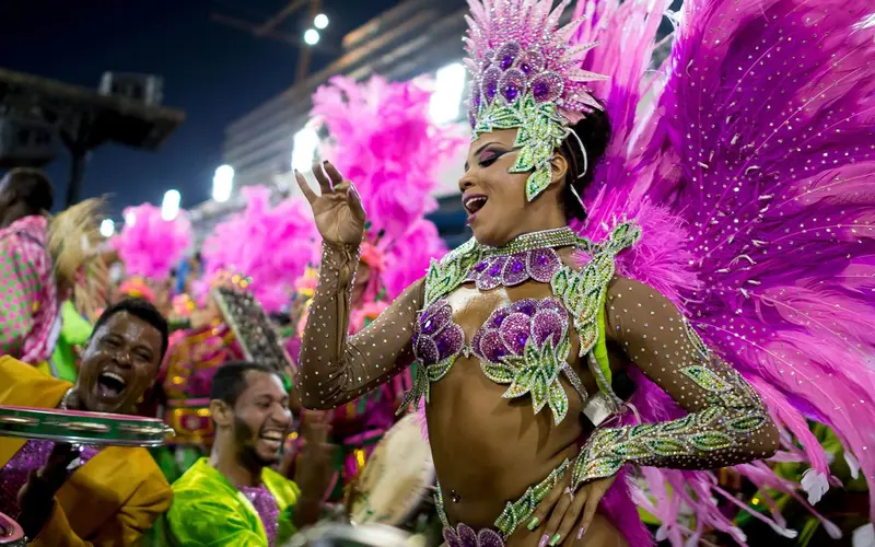 Police Wear Fancy Dress in Rio Carnival Phone Theft Sting